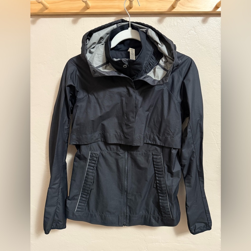 Lululemon Women's Black Hooded convertible vest/jacket size 6 running - Picture 1 of 7